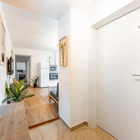 Blizko Stanice Center Apartment *