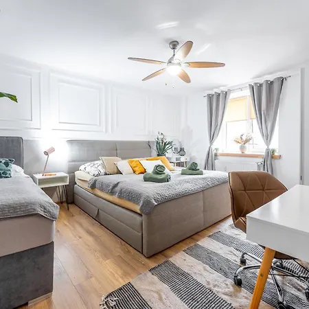 Blizko Stanice Center Apartment