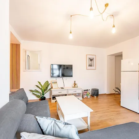 Apartment Blizko Stanice Center