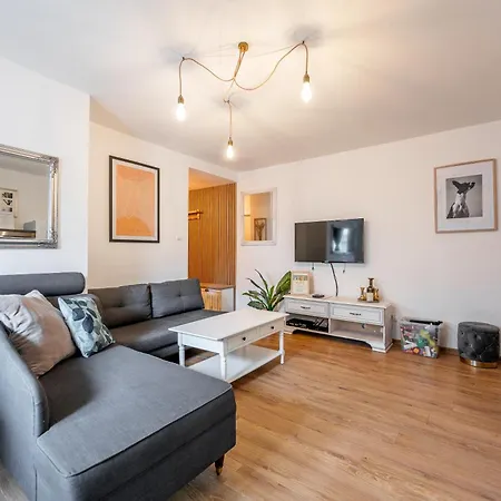 Blizko Stanice Center アパート